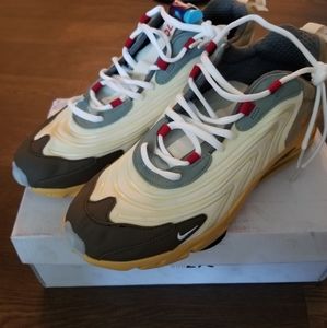 Air max react Travis Scott